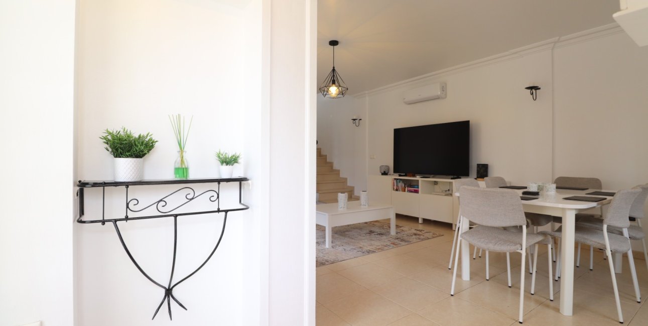 Resale - Townhouse -
Los Montesinos - La Herrada