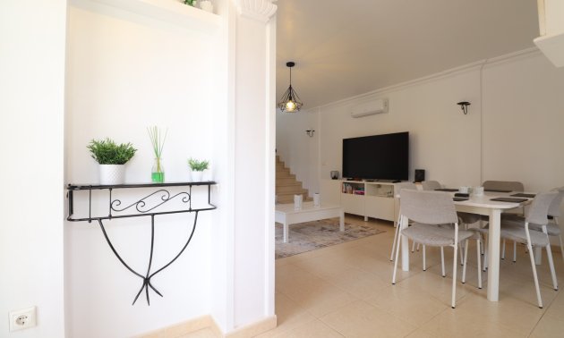 Resale - Townhouse -
Los Montesinos - La Herrada