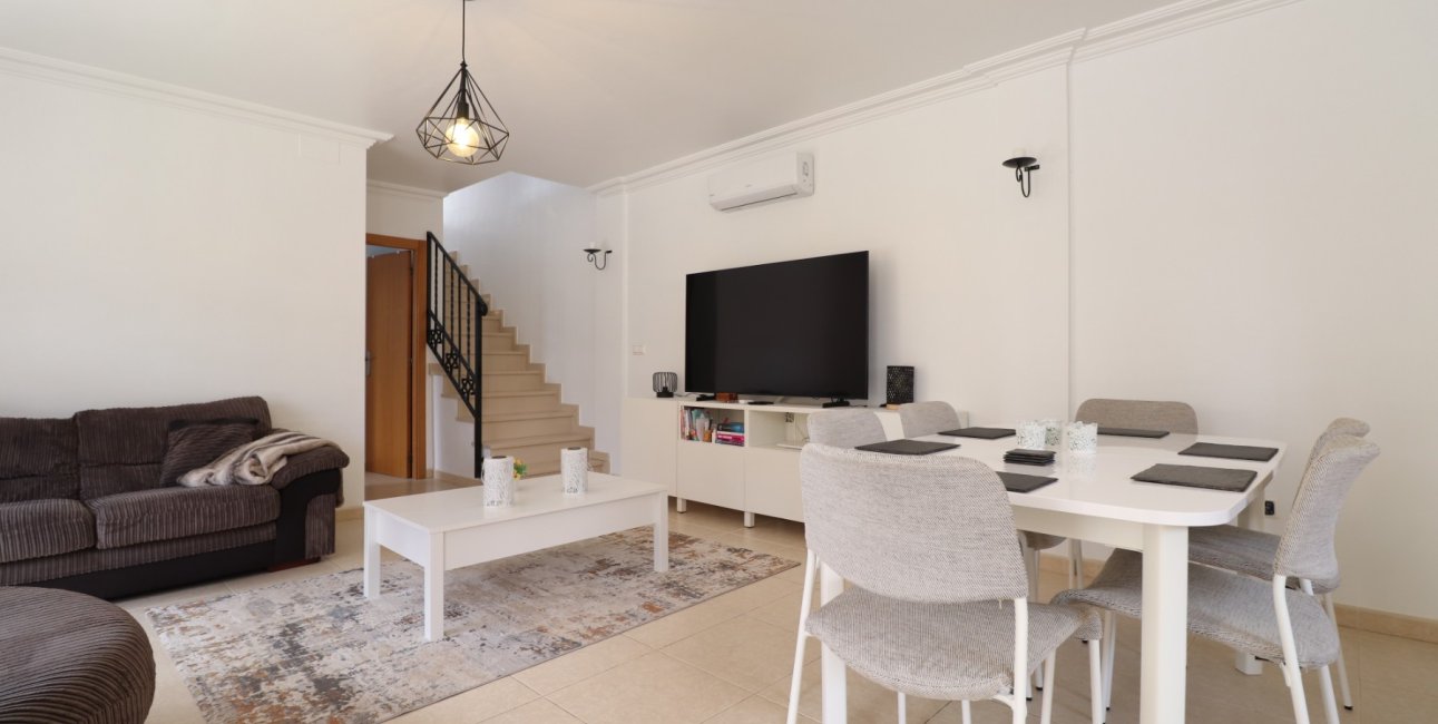 Resale - Townhouse -
Los Montesinos - La Herrada