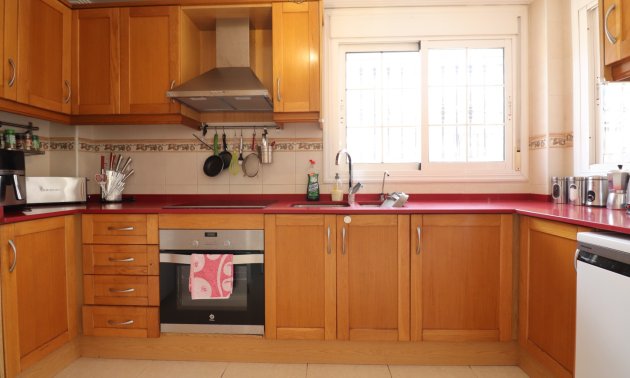 Resale - Townhouse -
Los Montesinos - La Herrada