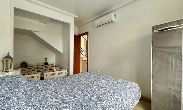 Resale - Townhouse -
Los Montesinos - La Herrada