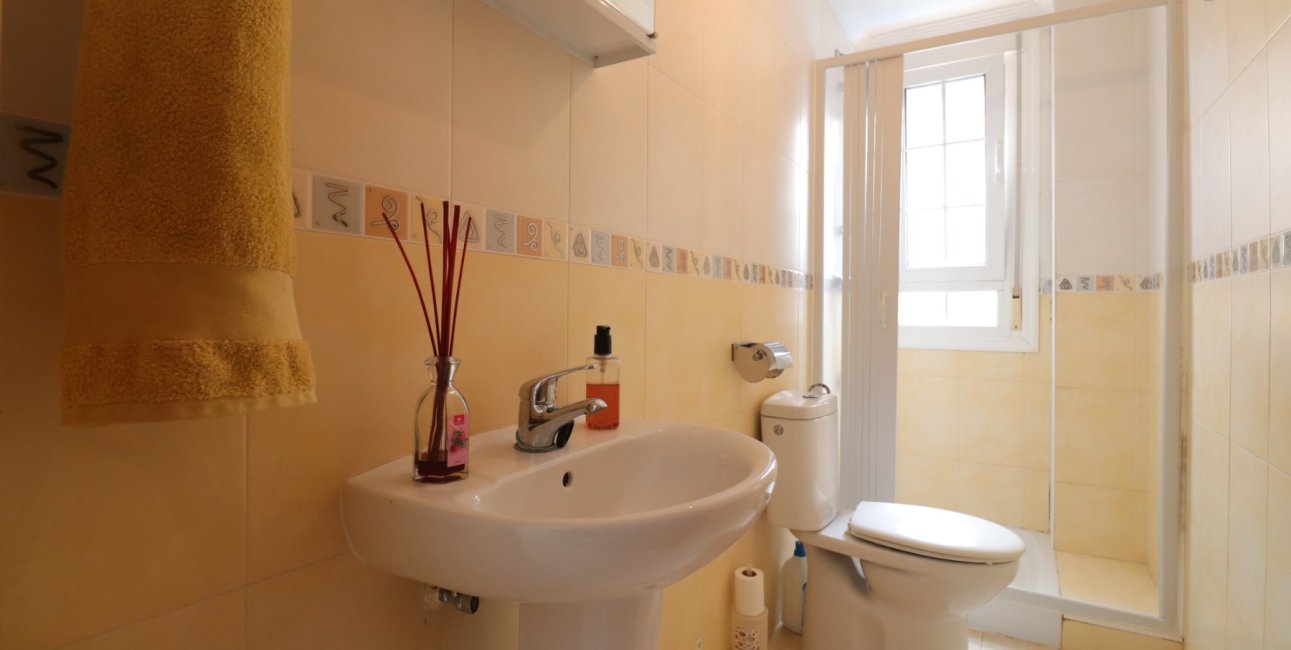 Resale - Townhouse -
Los Montesinos - La Herrada