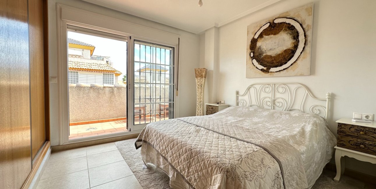 Resale - Townhouse -
Los Montesinos - La Herrada