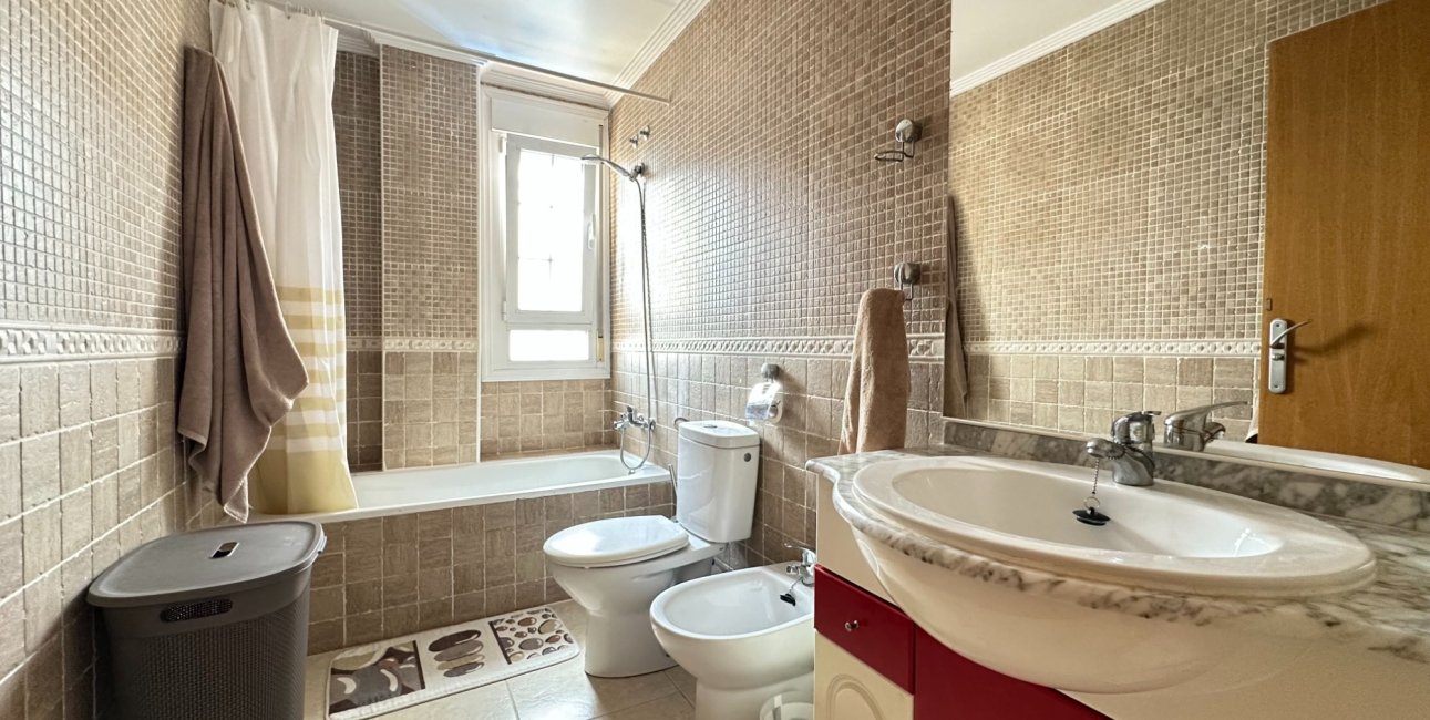 Resale - Townhouse -
Los Montesinos - La Herrada