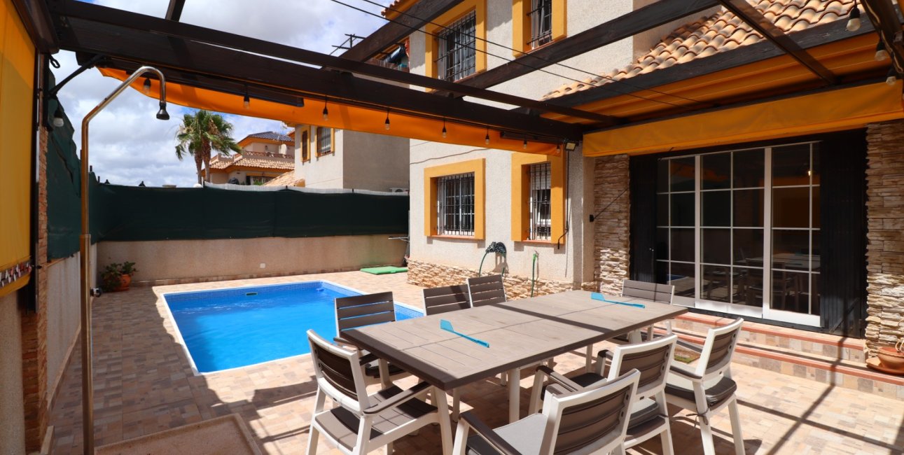 Resale - Townhouse -
Los Montesinos - La Herrada