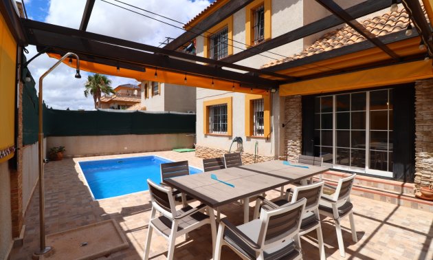 Resale - Townhouse -
Los Montesinos - La Herrada