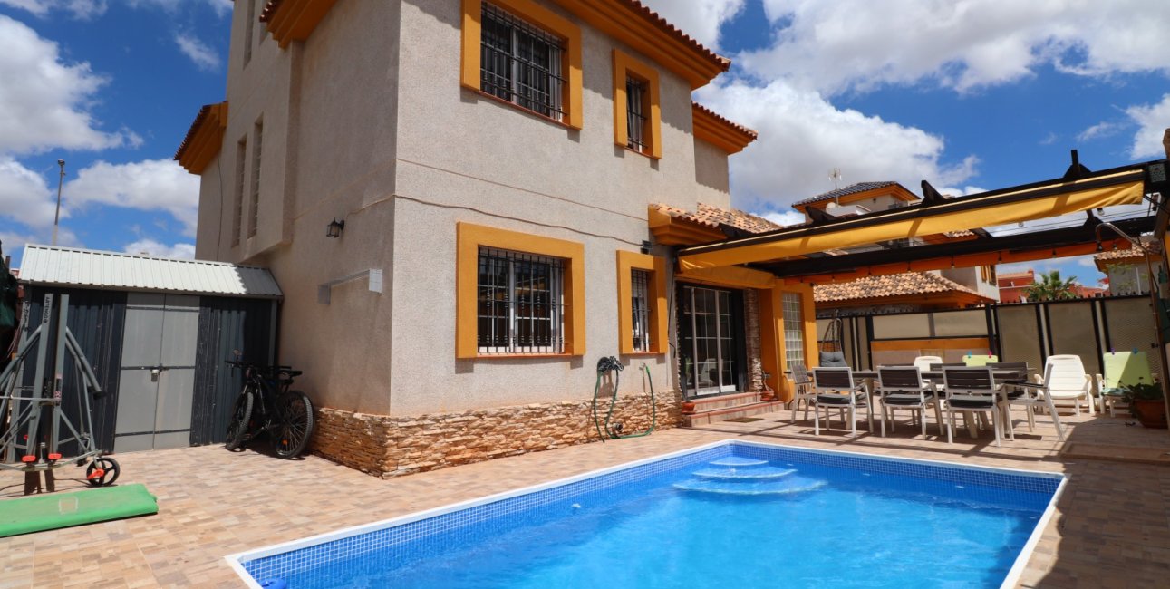 Resale - Townhouse -
Los Montesinos - La Herrada