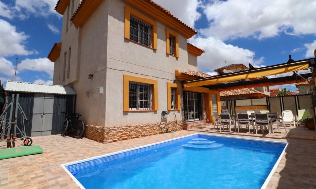 Resale - Townhouse -
Los Montesinos - La Herrada