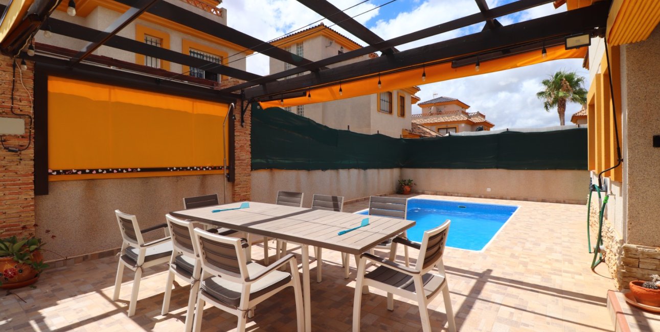 Resale - Townhouse -
Los Montesinos - La Herrada