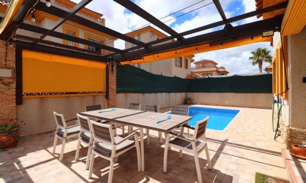 Resale - Townhouse -
Los Montesinos - La Herrada