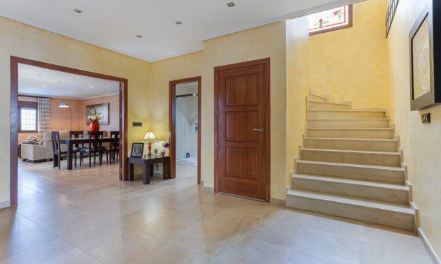 Resale - Villa -
Los Montesinos - La Herrada