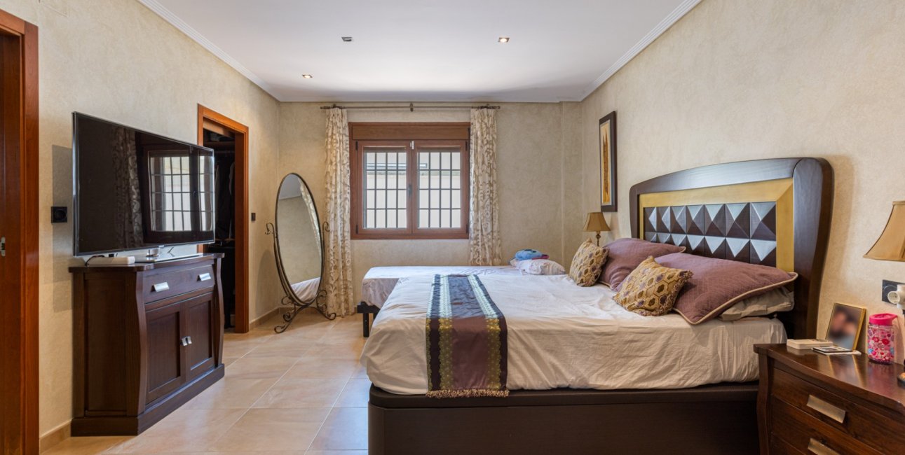 Resale - Villa -
Los Montesinos - La Herrada