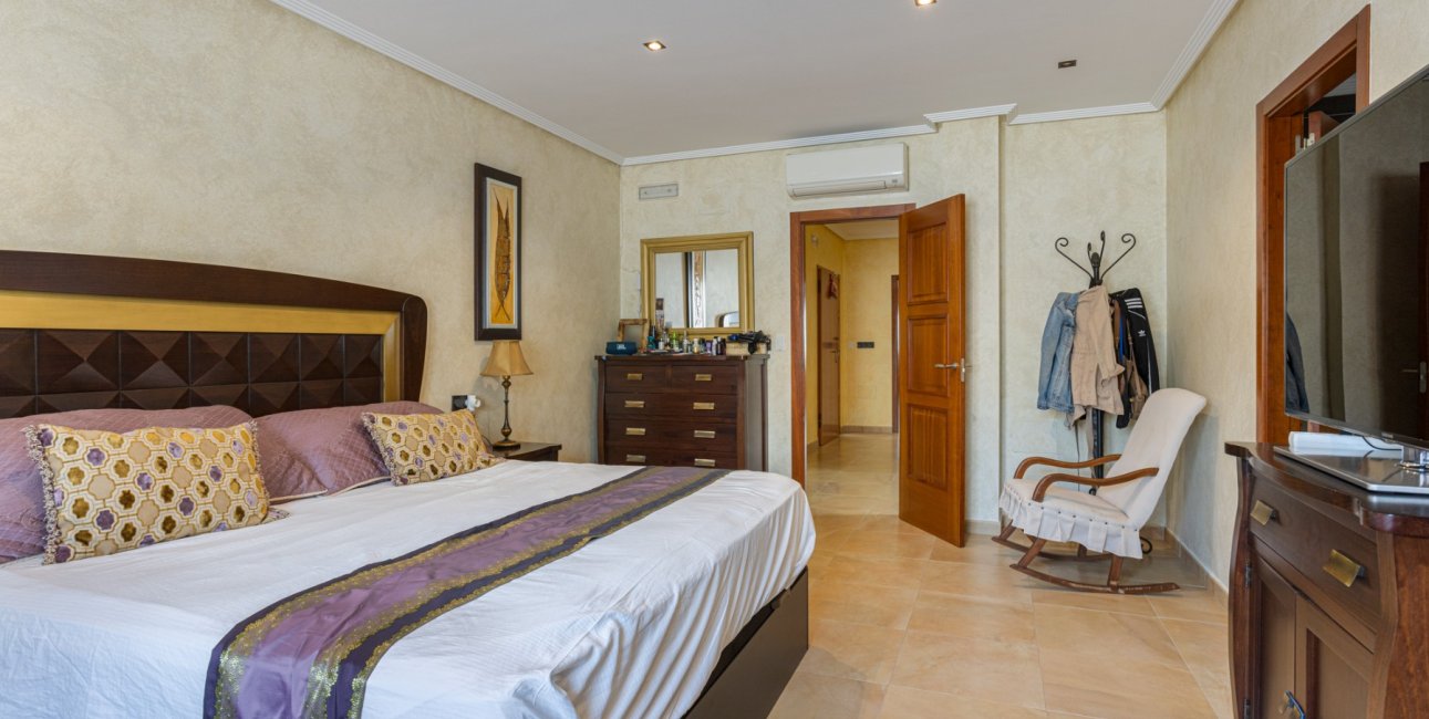 Resale - Villa -
Los Montesinos - La Herrada
