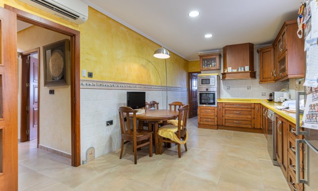 Resale - Villa -
Los Montesinos - La Herrada