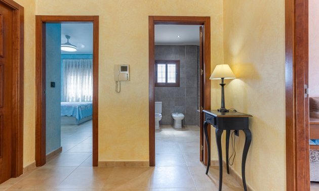 Resale - Villa -
Los Montesinos - La Herrada