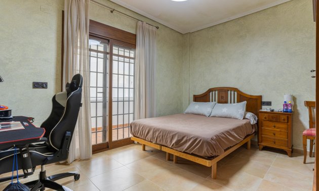 Resale - Villa -
Los Montesinos - La Herrada