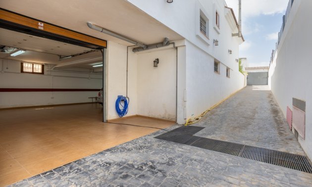 Resale - Villa -
Los Montesinos - La Herrada