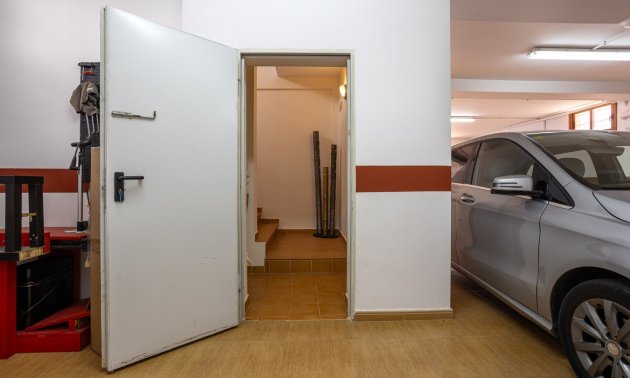 Resale - Villa -
Los Montesinos - La Herrada