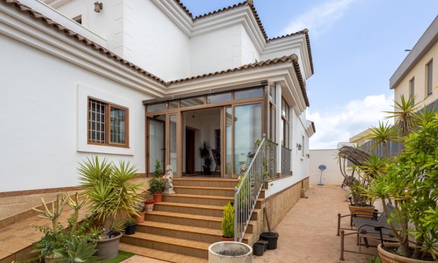 Resale - Villa -
Los Montesinos - La Herrada