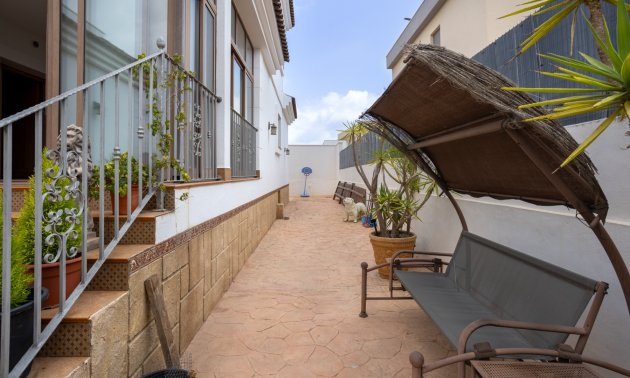 Resale - Villa -
Los Montesinos - La Herrada