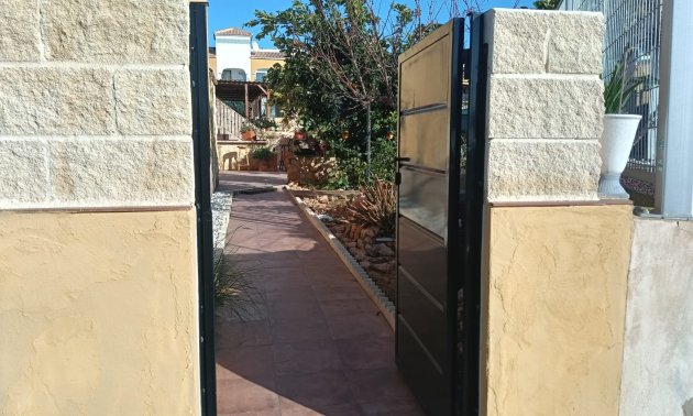 Resale - Apartment / flat -
Los Montesinos - La Herrada