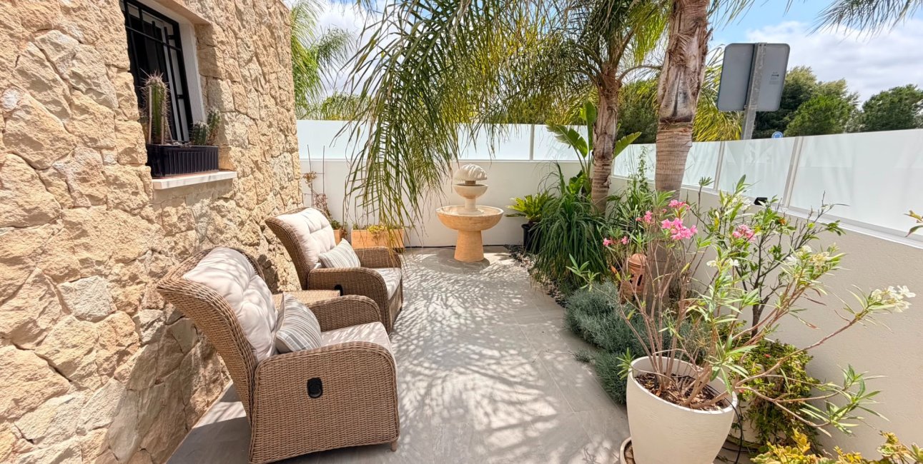 Resale - Villa -
Los Montesinos - La Herrada