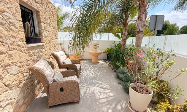 Resale - Villa -
Los Montesinos - La Herrada