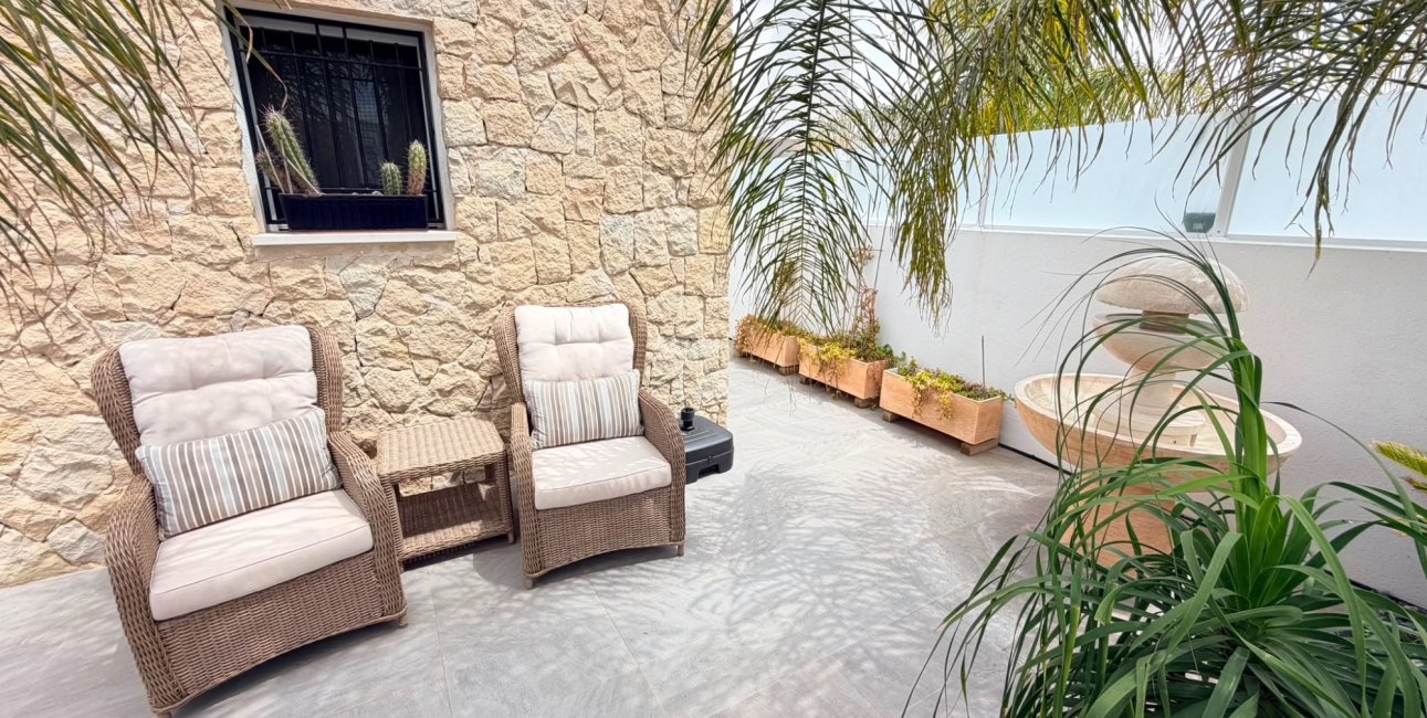 Resale - Villa -
Los Montesinos - La Herrada