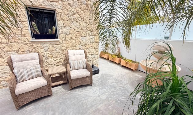 Resale - Villa -
Los Montesinos - La Herrada