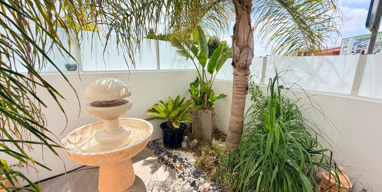Resale - Villa -
Los Montesinos - La Herrada