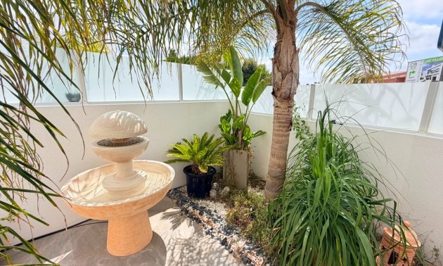 Resale - Villa -
Los Montesinos - La Herrada