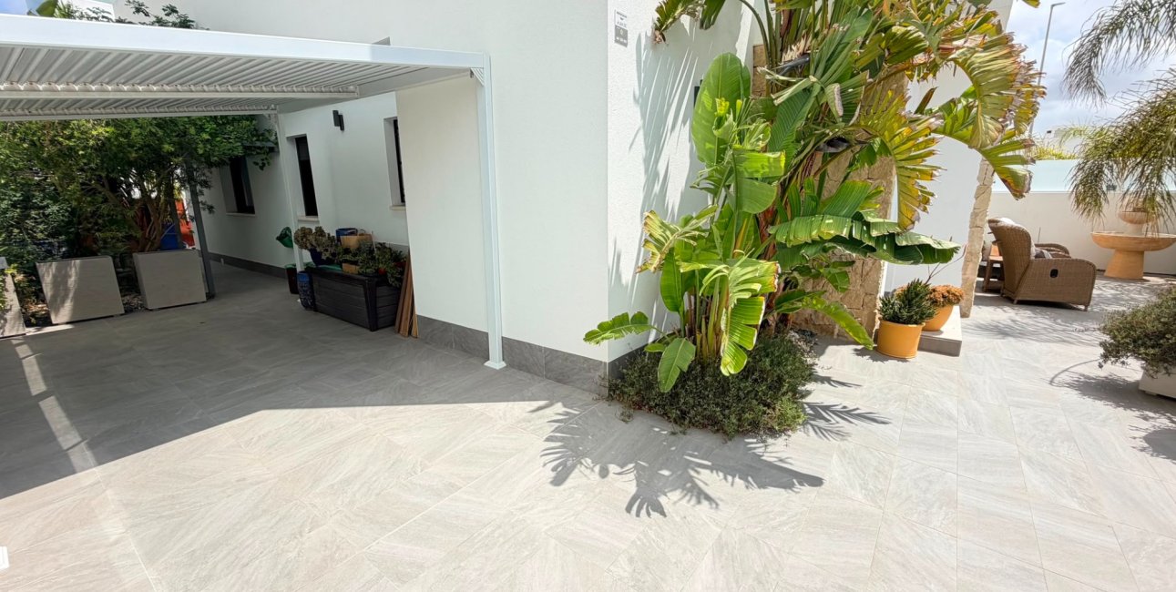 Resale - Villa -
Los Montesinos - La Herrada