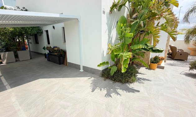 Resale - Villa -
Los Montesinos - La Herrada