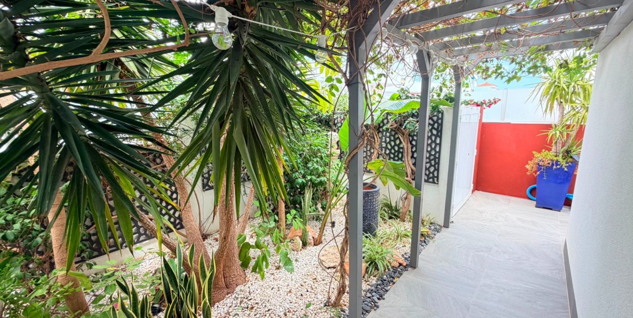 Resale - Villa -
Los Montesinos - La Herrada