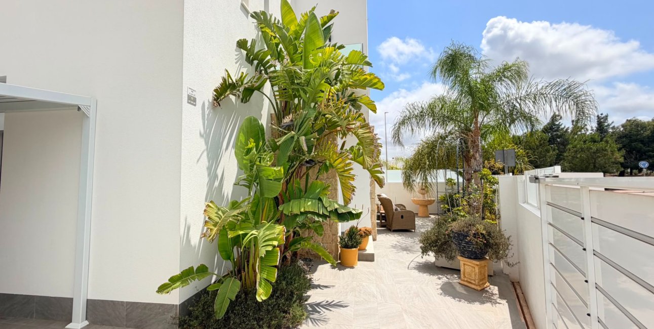 Resale - Villa -
Los Montesinos - La Herrada