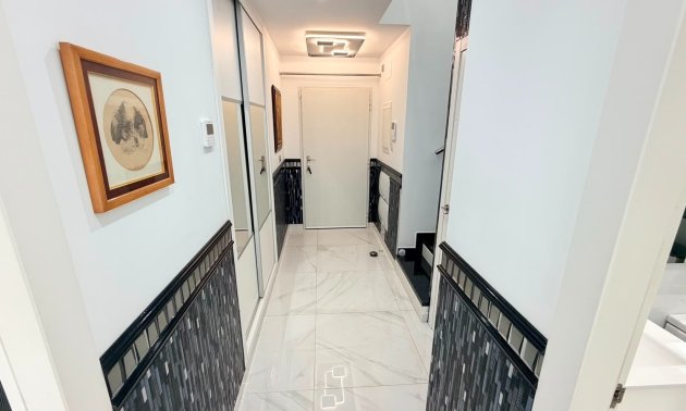 Resale - Villa -
Los Montesinos - La Herrada