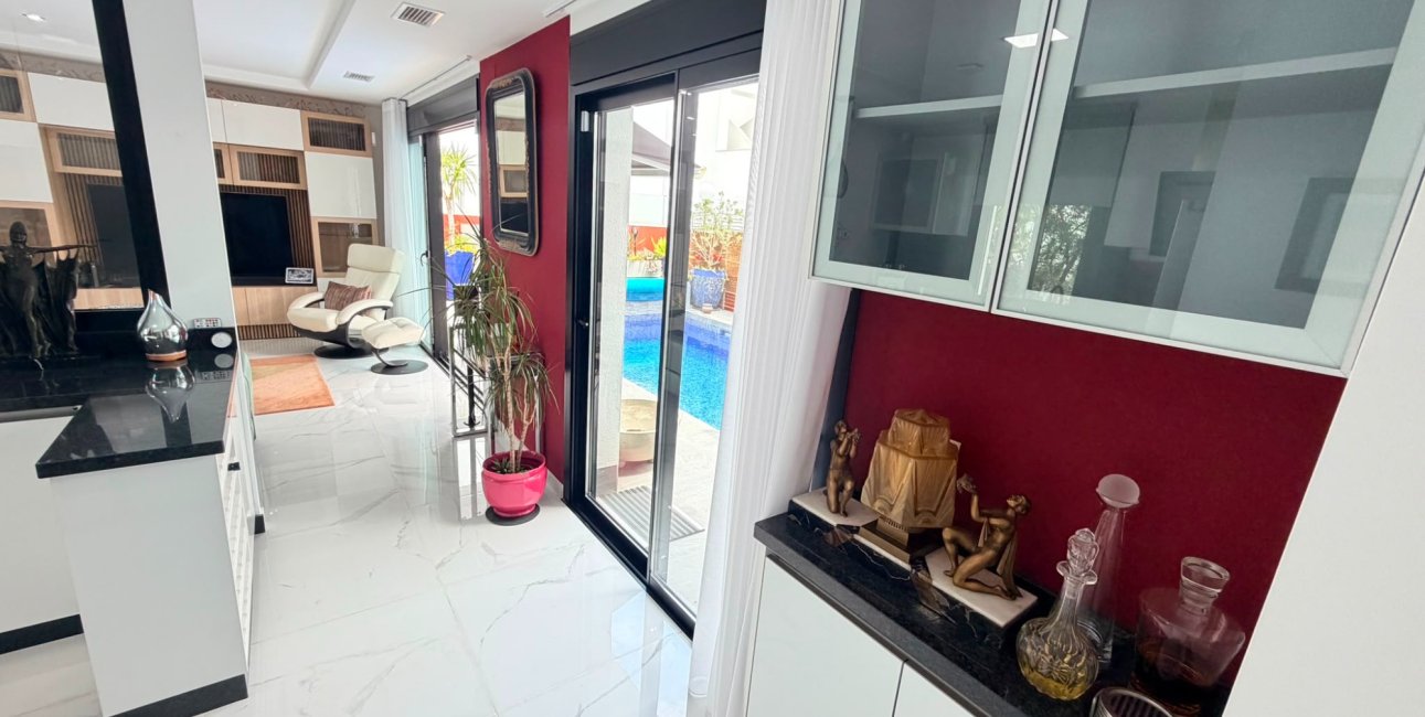 Resale - Villa -
Los Montesinos - La Herrada