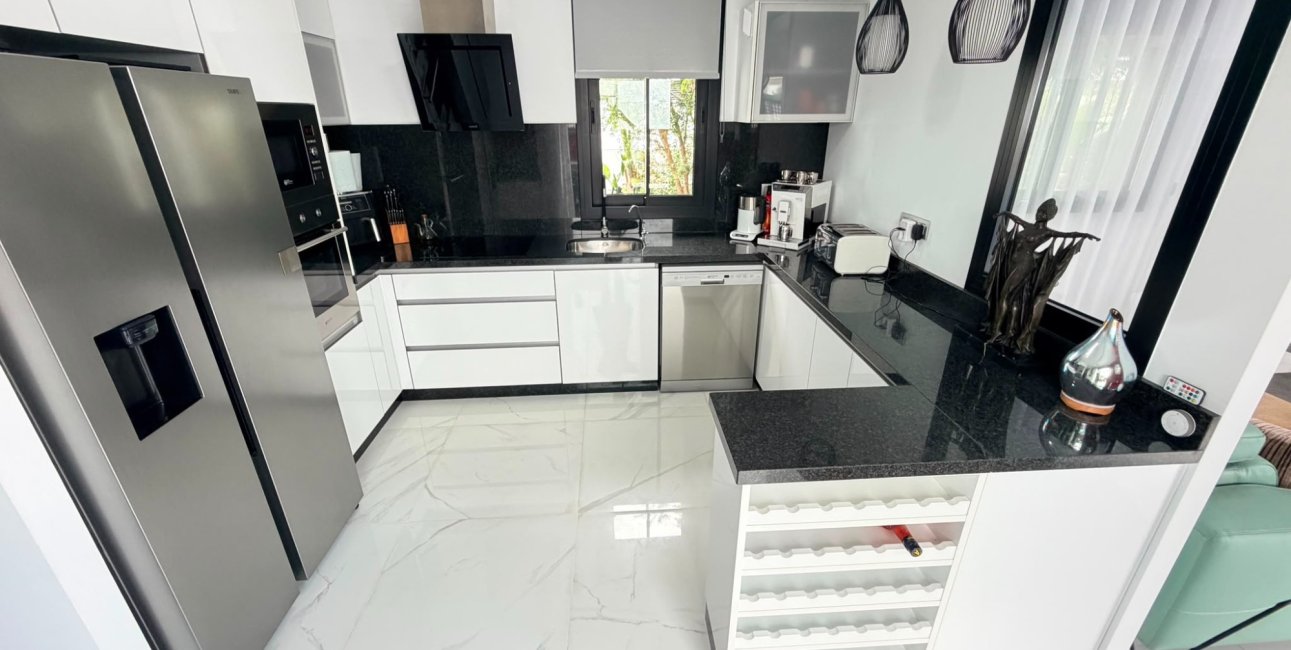 Resale - Villa -
Los Montesinos - La Herrada