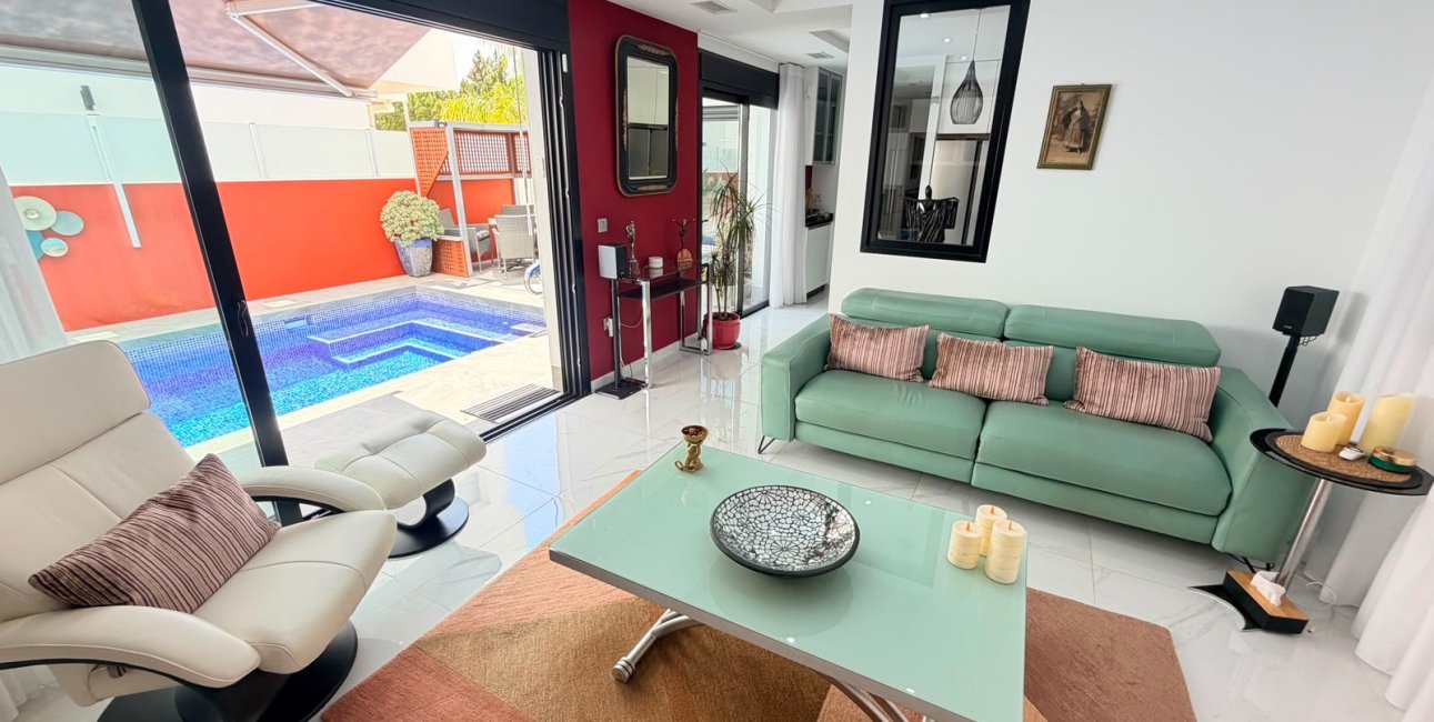 Resale - Villa -
Los Montesinos - La Herrada