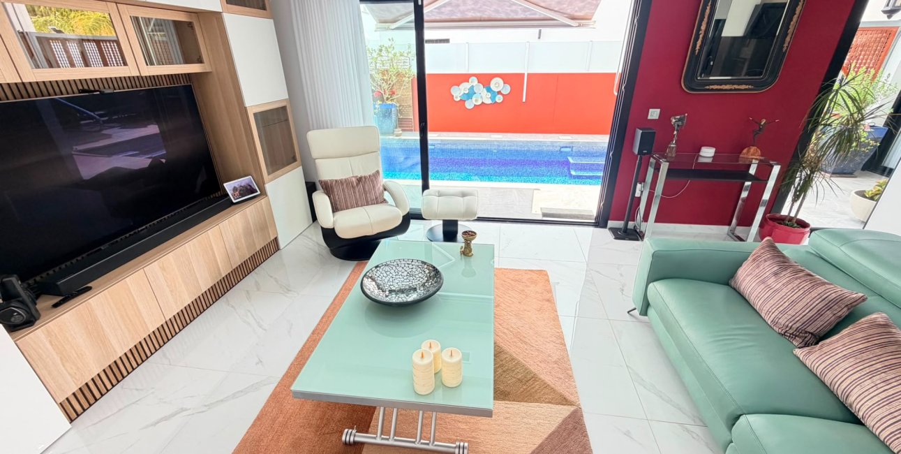 Resale - Villa -
Los Montesinos - La Herrada