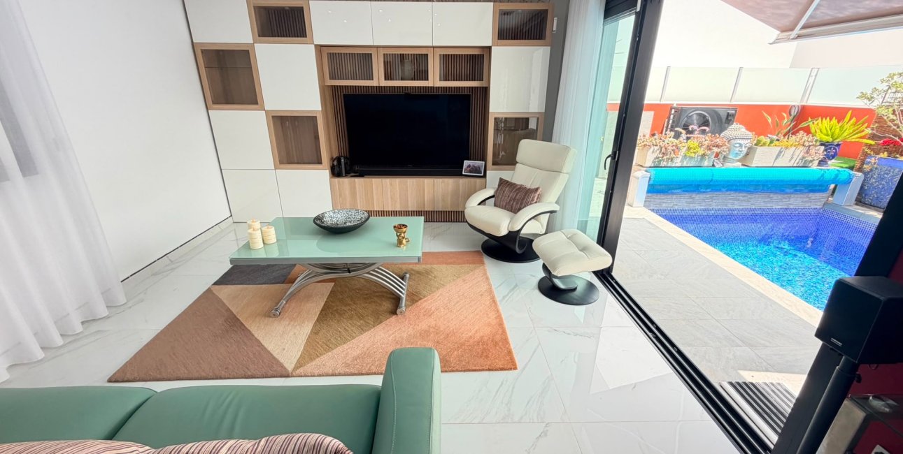 Resale - Villa -
Los Montesinos - La Herrada