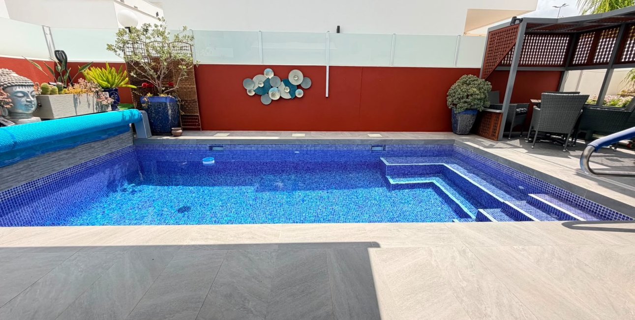 Resale - Villa -
Los Montesinos - La Herrada