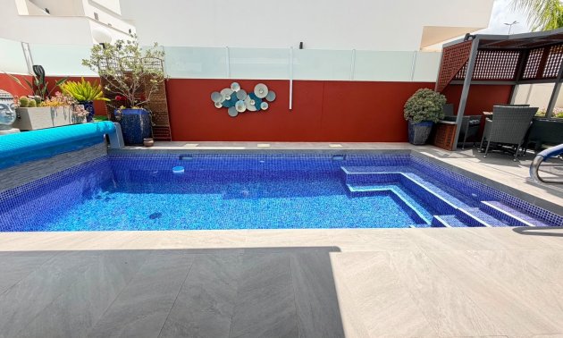 Resale - Villa -
Los Montesinos - La Herrada