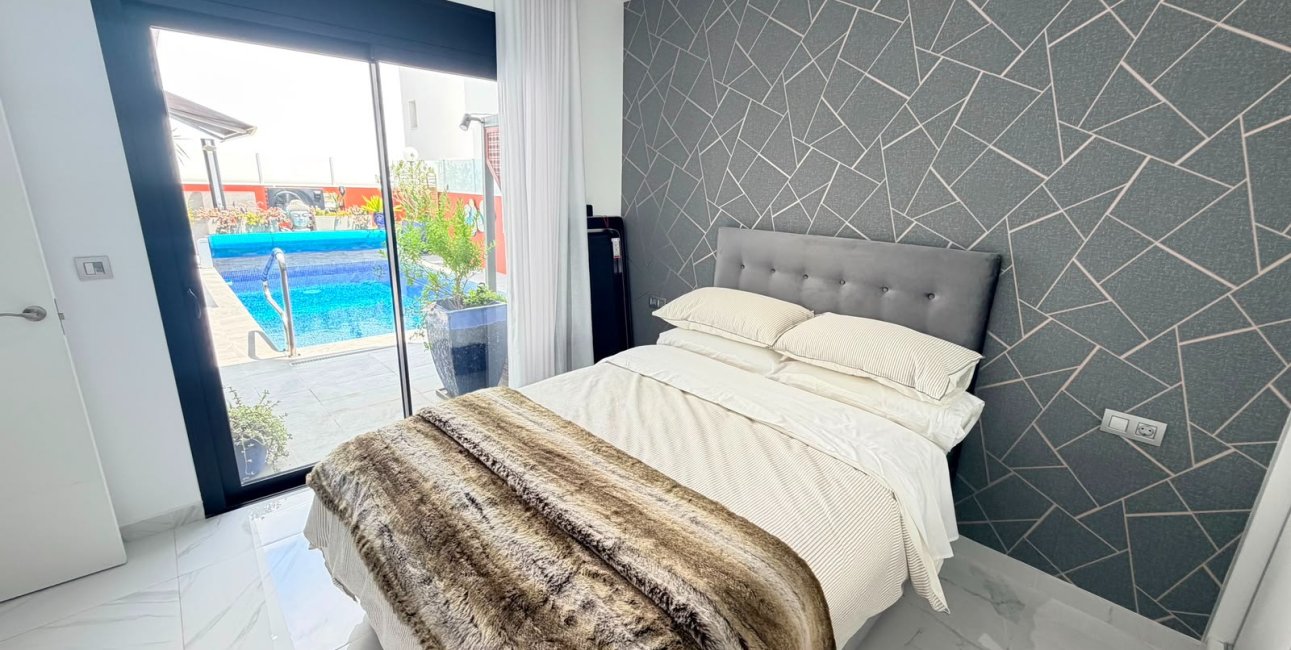 Resale - Villa -
Los Montesinos - La Herrada