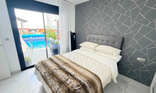 Resale - Villa -
Los Montesinos - La Herrada