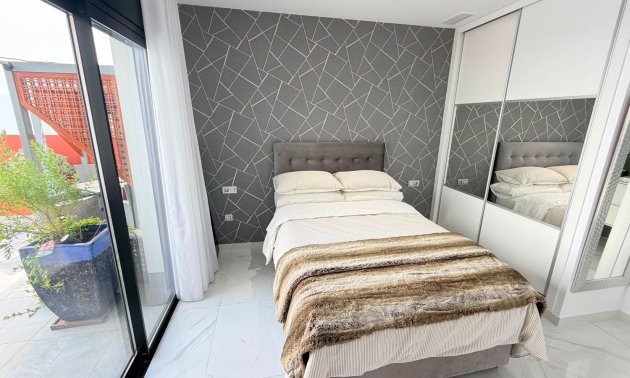 Resale - Villa -
Los Montesinos - La Herrada