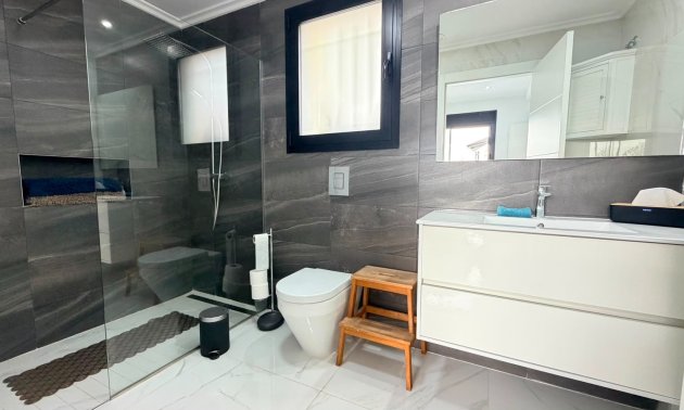 Resale - Villa -
Los Montesinos - La Herrada