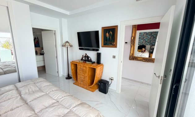 Resale - Villa -
Los Montesinos - La Herrada