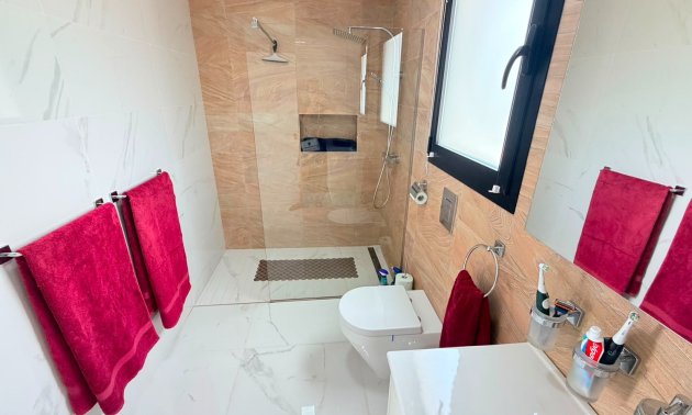 Resale - Villa -
Los Montesinos - La Herrada