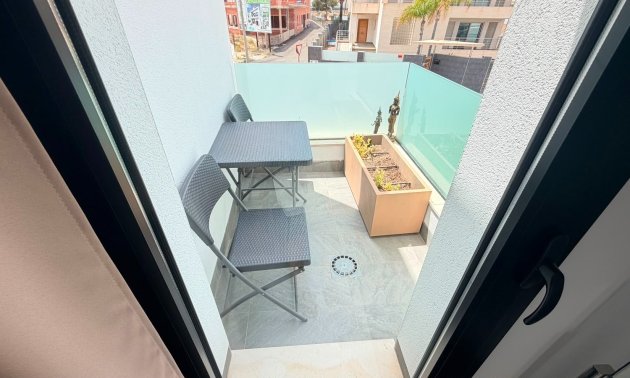Resale - Villa -
Los Montesinos - La Herrada